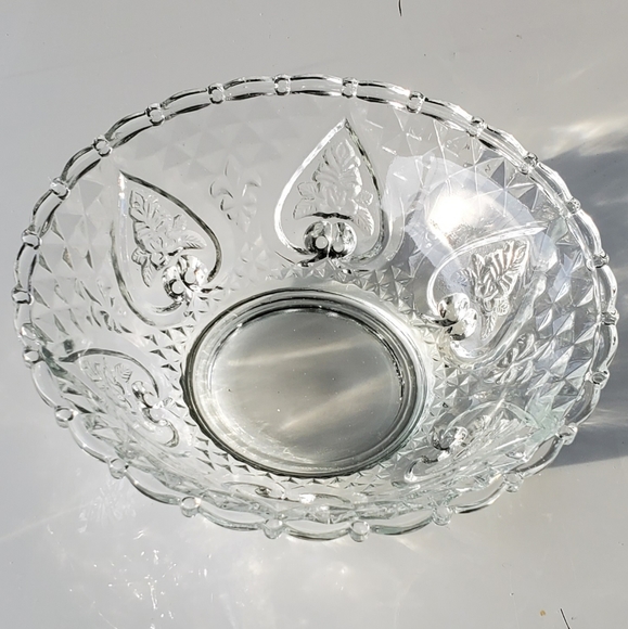 Vntg KIG Clear Hearts 💕 with 🌹 Roses Pressed Glass Candy Dish with Lid - Picture 10 of 12